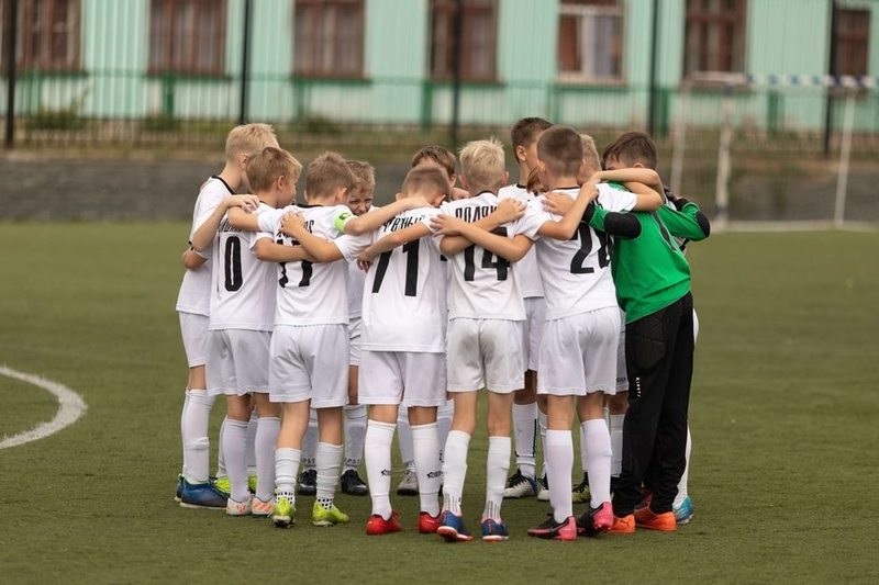 Five squads built around a settled midfield